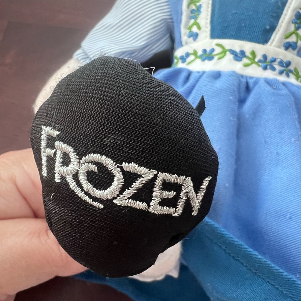Elsa doll. - Picture 4 of 5